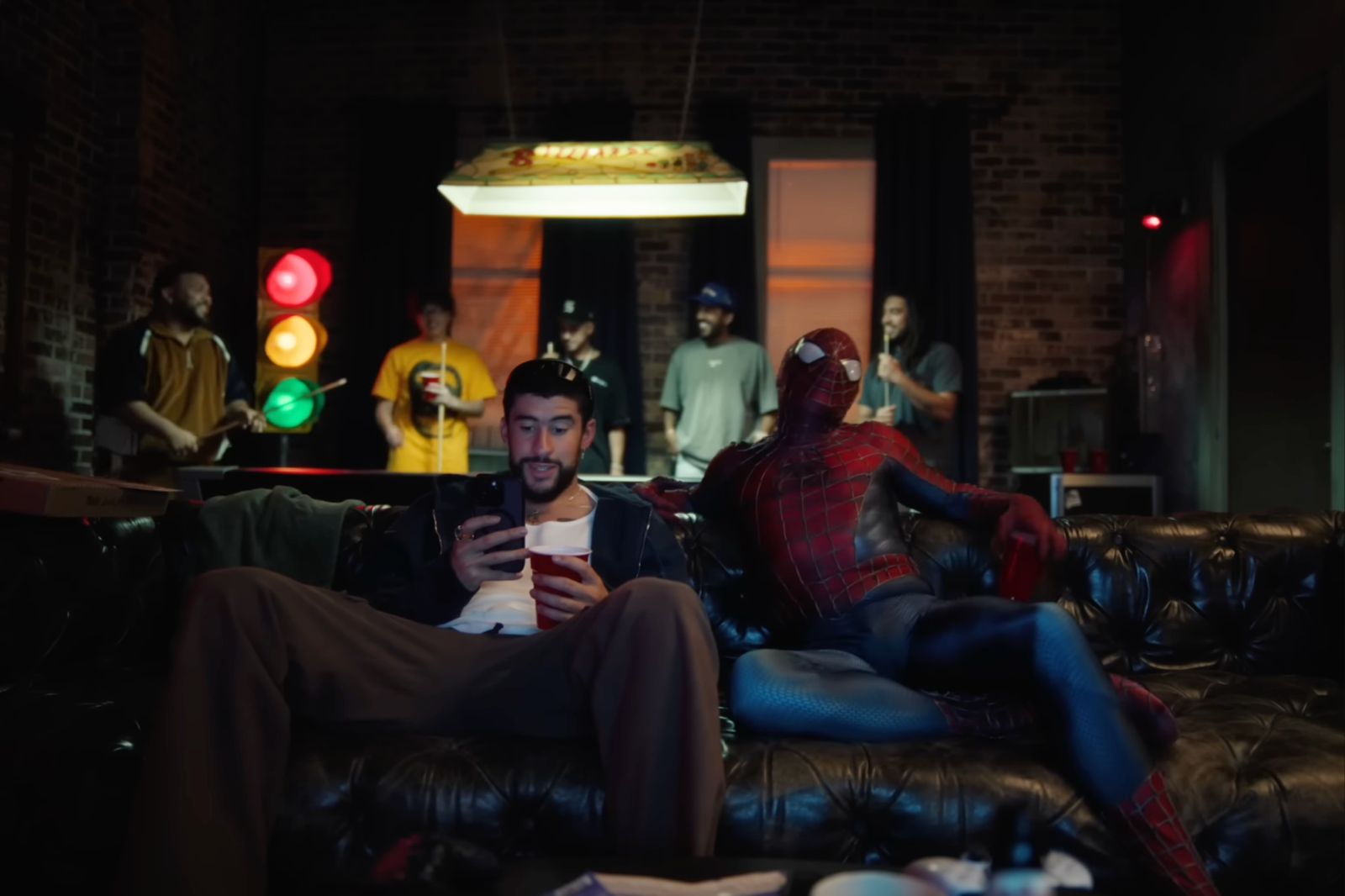 No Me Quiero Casar - Bad Bunny Music Video